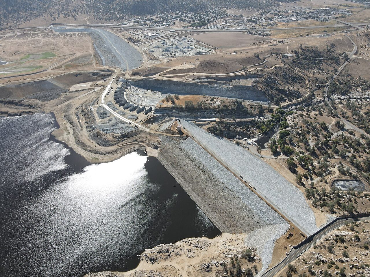 Isabella Dam and reservoir, Kern County