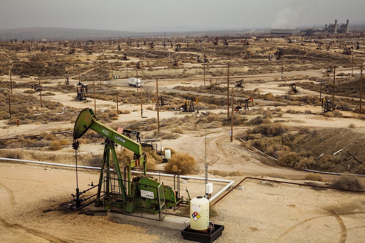 Oil derrick in the Kern County oil field